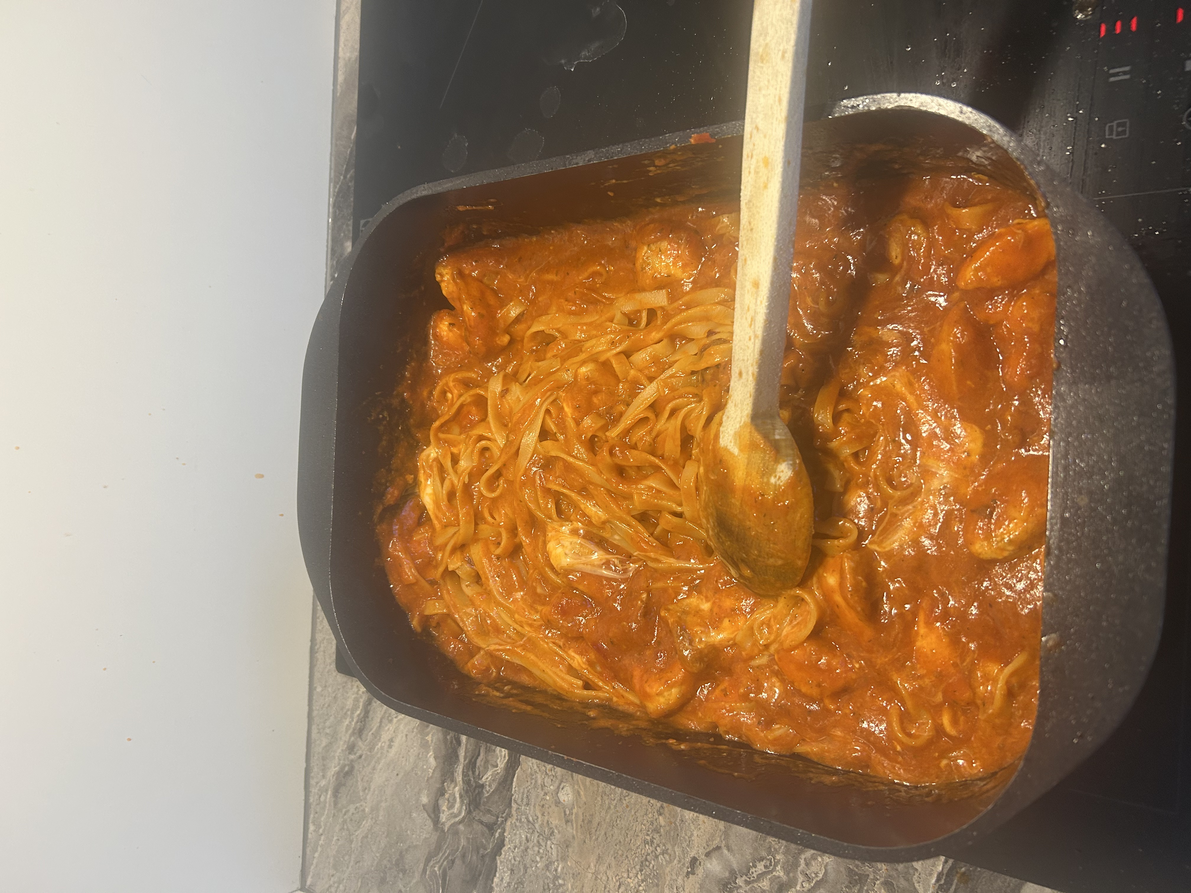 Spaghetti napoli z kurczakiem