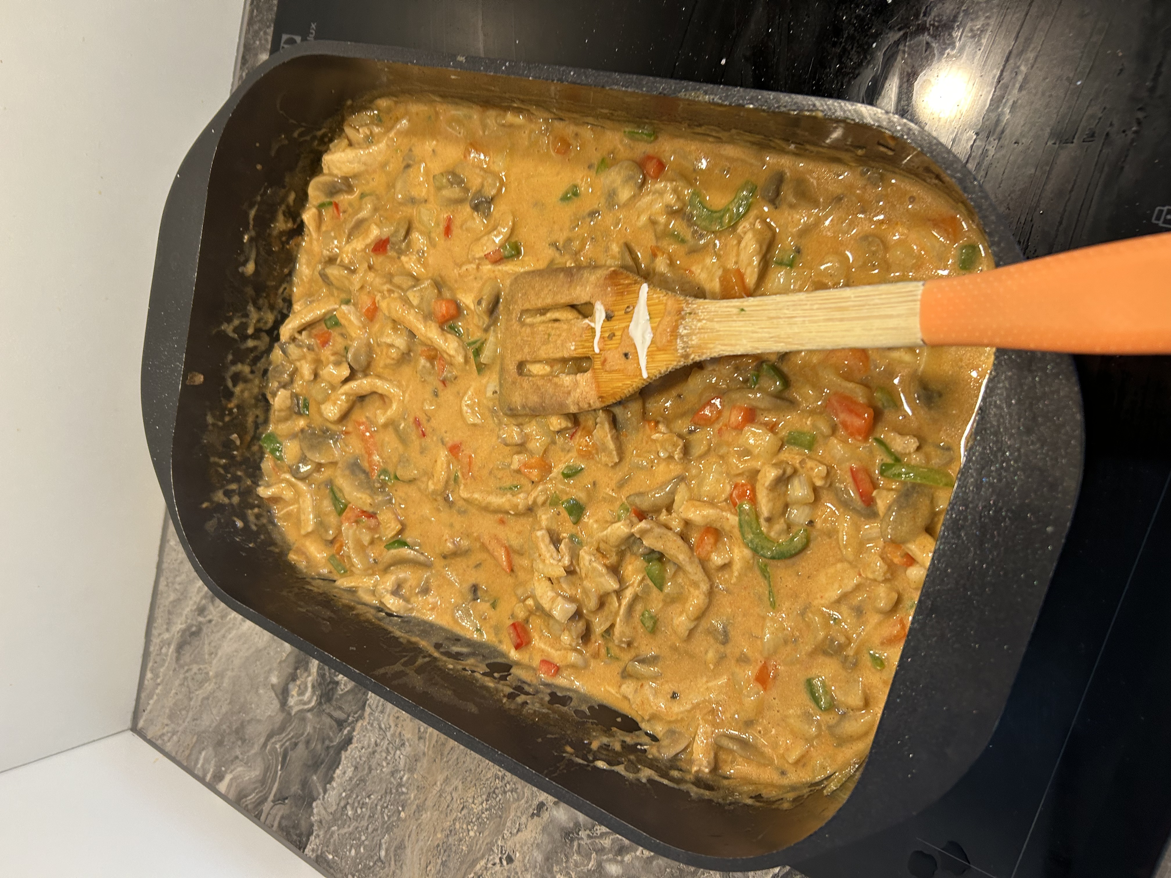 Schab a la Stroganoff with Bell Pepper